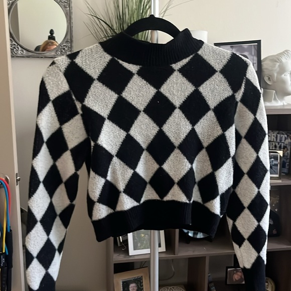 Cropped sweater size x - Picture 2 of 4